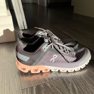 On Cloud Sneakers Size 9